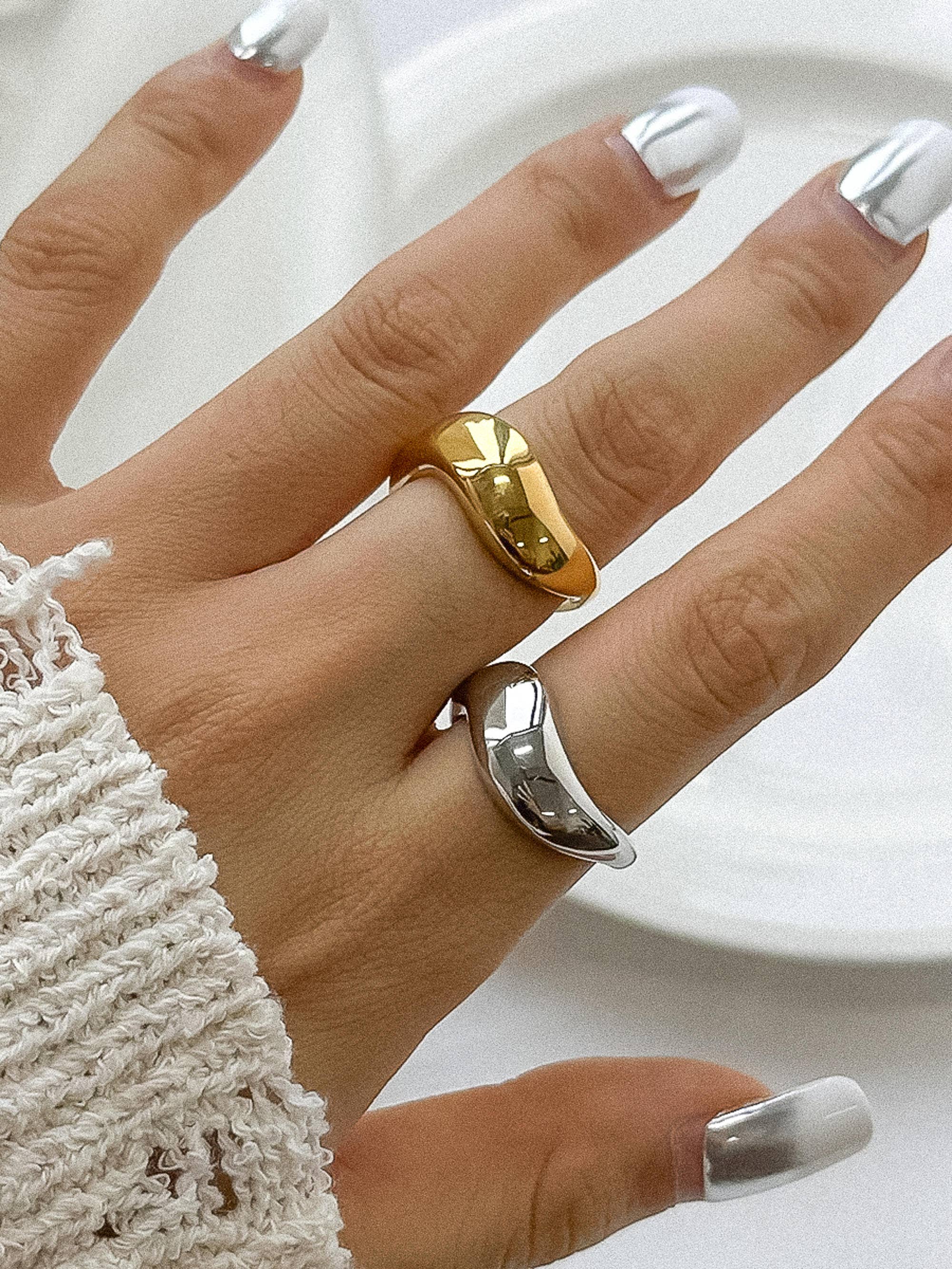 Erin Wavy Ring