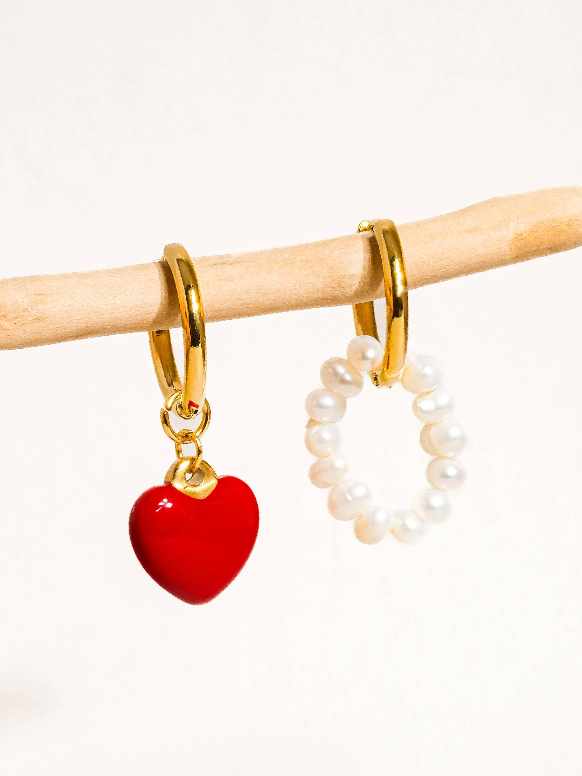 Euphrasie Mismatch Heart Pearl Earring