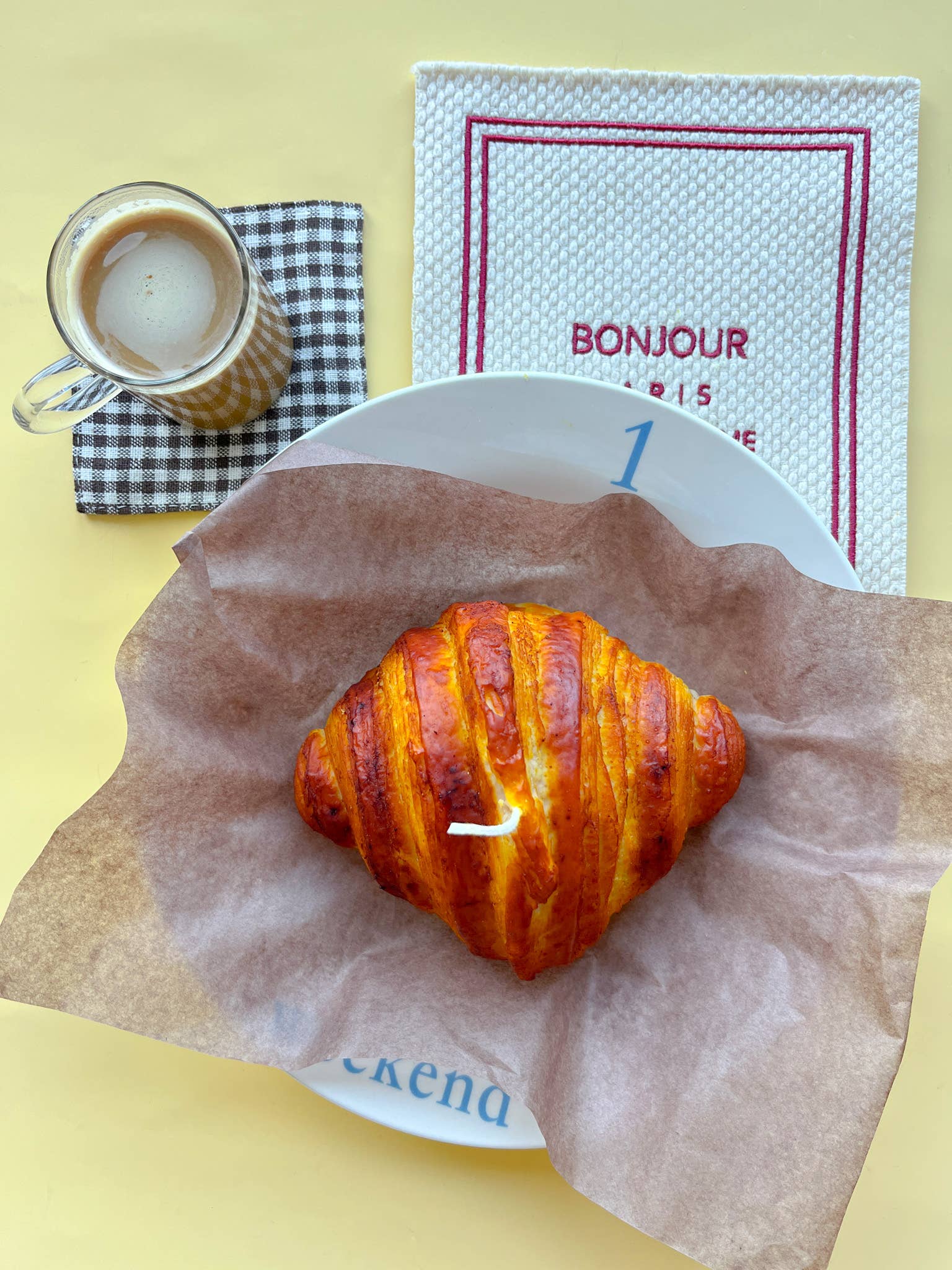 Le Grand Croissant Candle