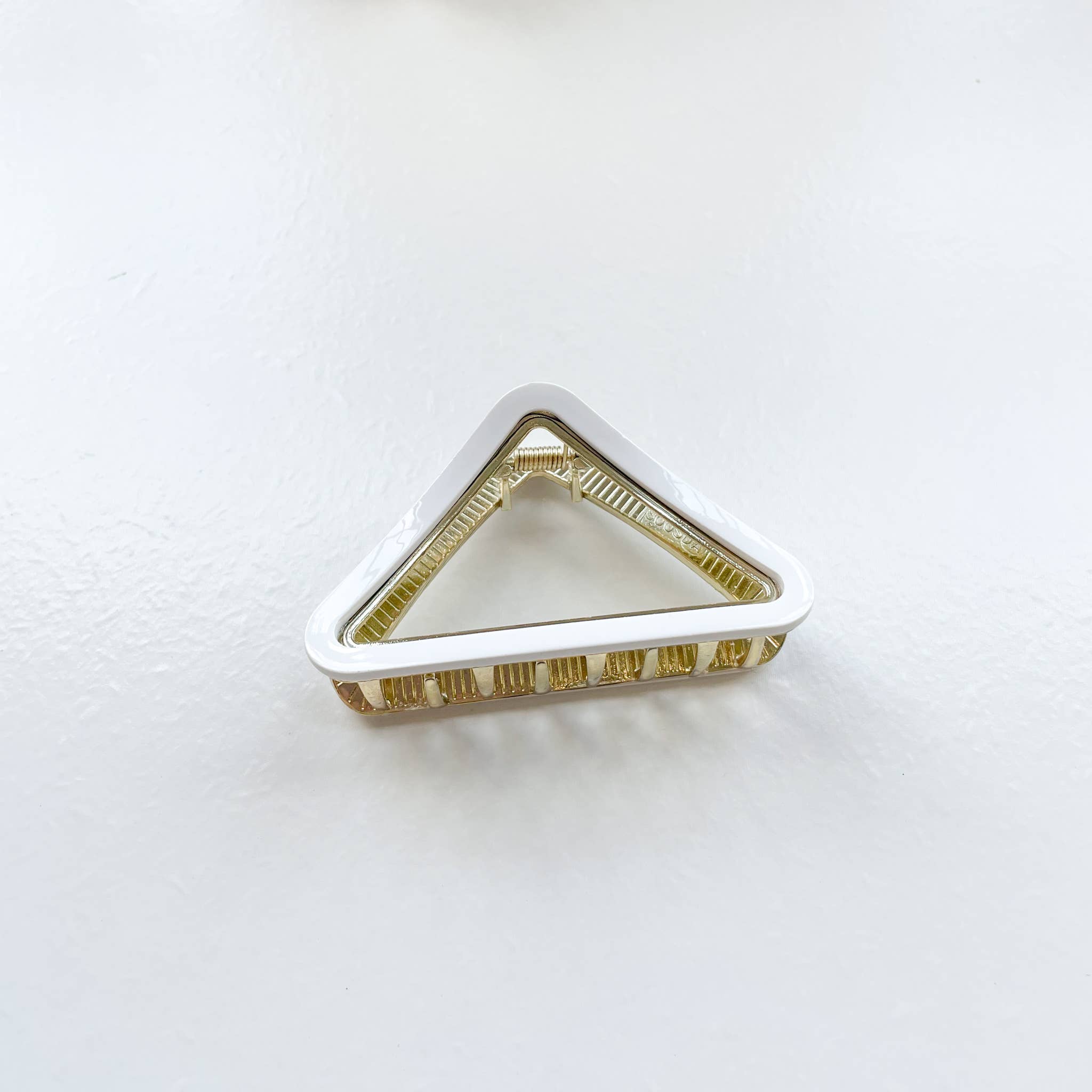 Amelie Medium Metal Triangle Claw Clip - Proper