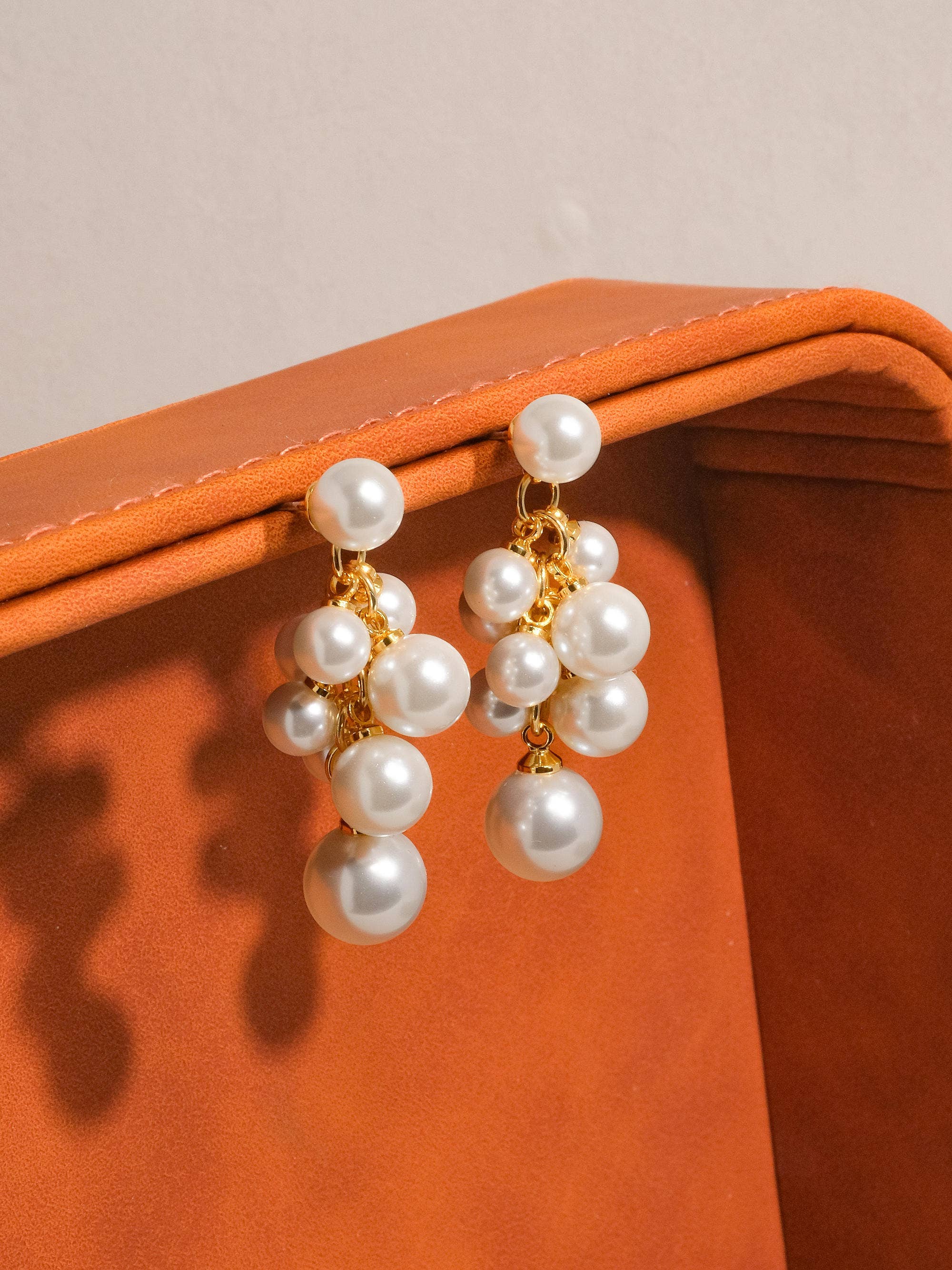 Lou Pearl Drop Earring